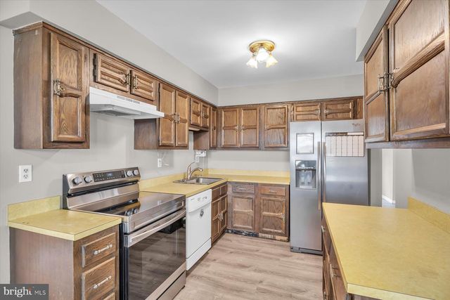 215 HAMPSHIRE DR, Deptford, NJ 08096