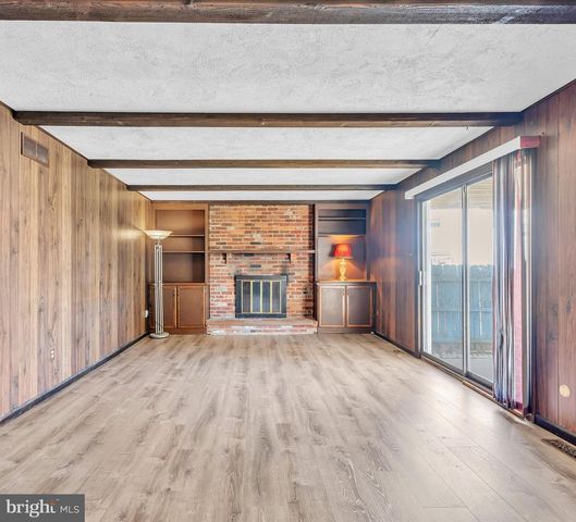 215 HAMPSHIRE DR, Deptford, NJ 08096