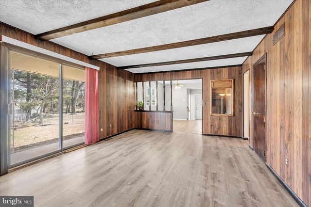 215 HAMPSHIRE DR, Deptford, NJ 08096