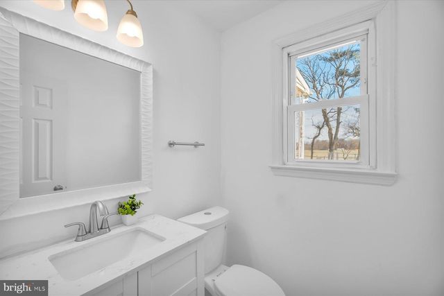 215 HAMPSHIRE DR, Deptford, NJ 08096