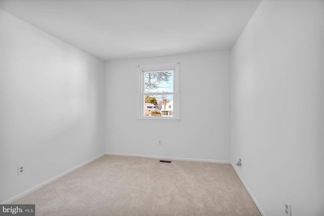 215 HAMPSHIRE DR, Deptford, NJ 08096