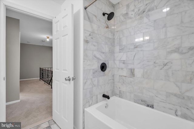 215 HAMPSHIRE DR, Deptford, NJ 08096