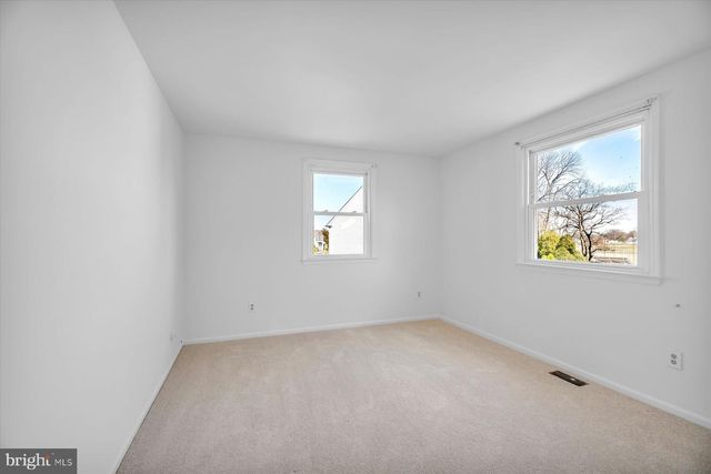 215 HAMPSHIRE DR, Deptford, NJ 08096