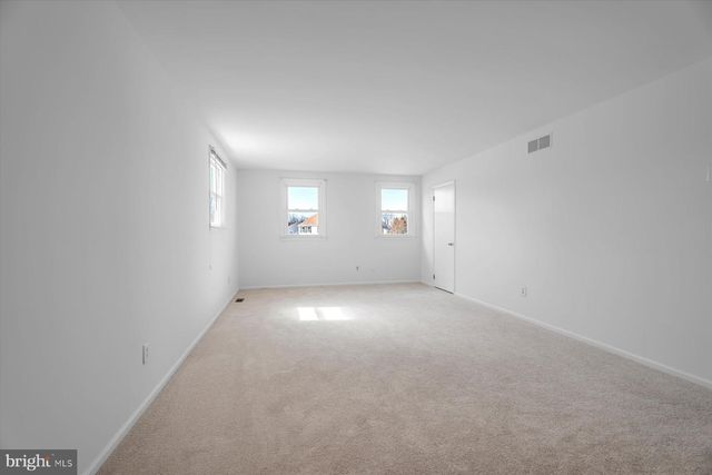 215 HAMPSHIRE DR, Deptford, NJ 08096