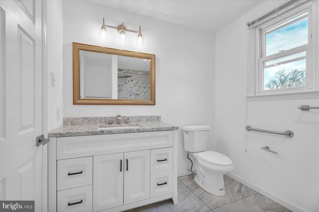 215 HAMPSHIRE DR, Deptford, NJ 08096