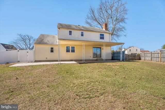 215 HAMPSHIRE DR, Deptford, NJ 08096