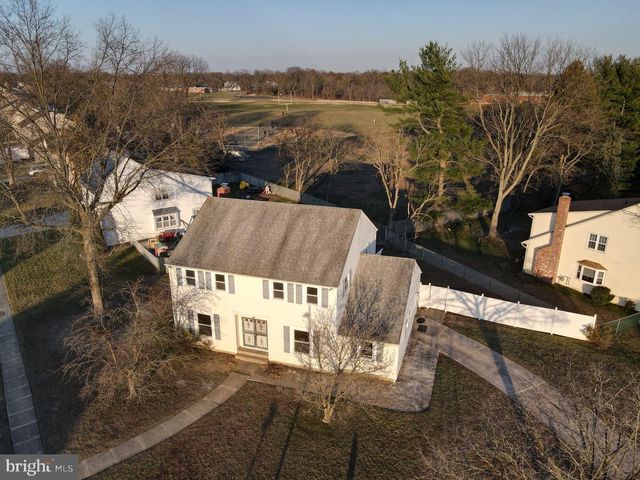 215 HAMPSHIRE DR, Deptford, NJ 08096