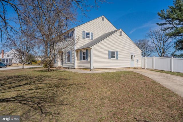 215 HAMPSHIRE DR, Deptford, NJ 08096