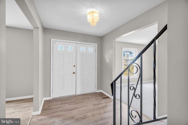 215 HAMPSHIRE DR, Deptford, NJ 08096