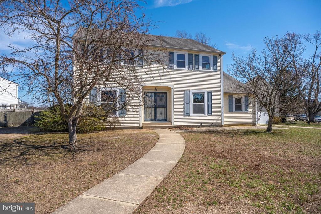 215 HAMPSHIRE DR, Deptford, NJ 08096