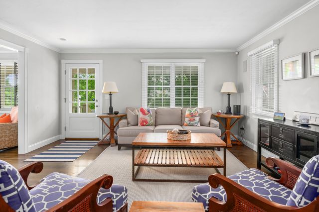 10 Abbey Gate Road, Cotuit, MA 02635