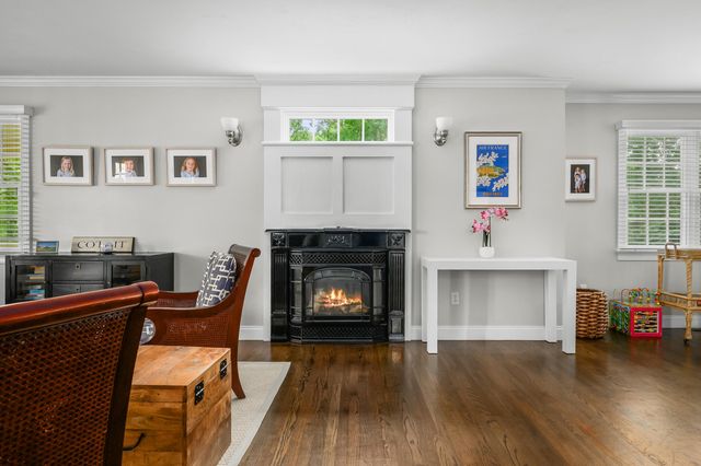 10 Abbey Gate Road, Cotuit, MA 02635
