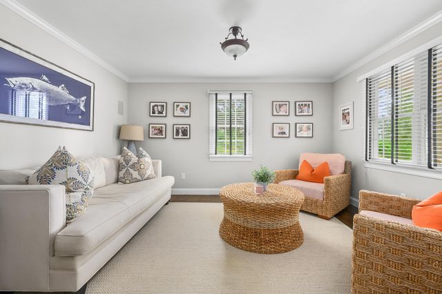 10 Abbey Gate Road, Cotuit, MA 02635