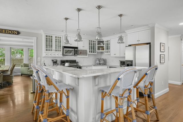 10 Abbey Gate Road, Cotuit, MA 02635