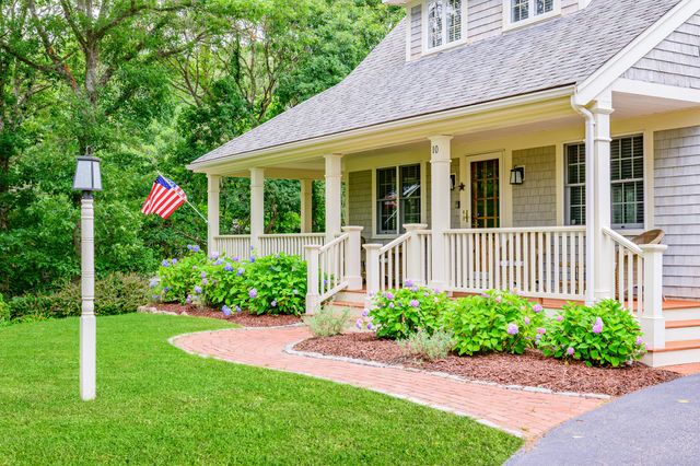 10 Abbey Gate Road, Cotuit, MA 02635