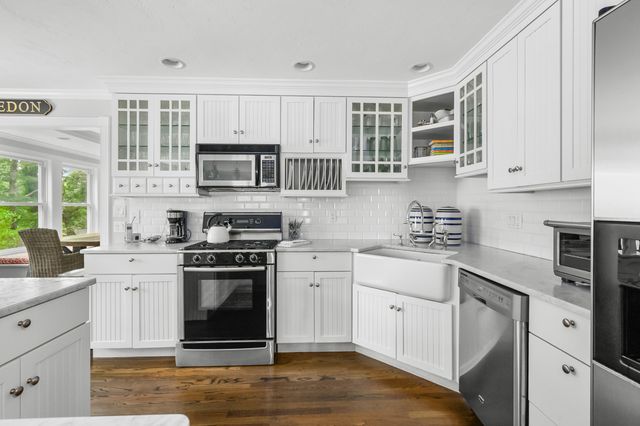 10 Abbey Gate Road, Cotuit, MA 02635