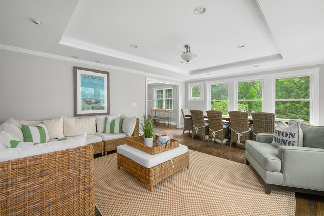 10 Abbey Gate Road, Cotuit, MA 02635