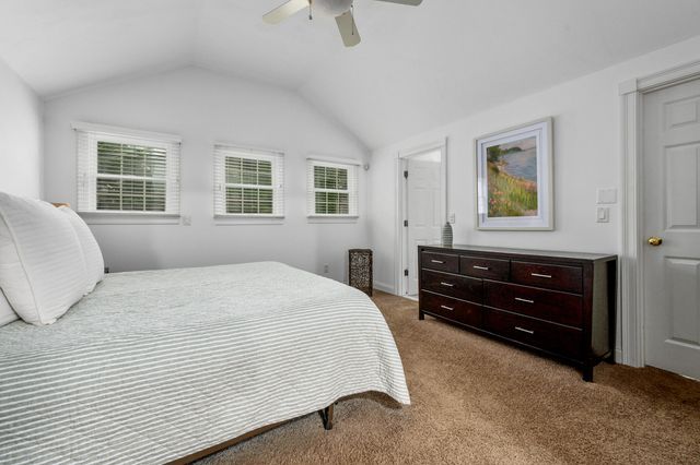 10 Abbey Gate Road, Cotuit, MA 02635