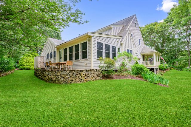 10 Abbey Gate Road, Cotuit, MA 02635