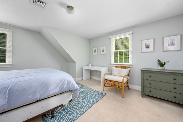 10 Abbey Gate Road, Cotuit, MA 02635