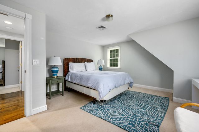 10 Abbey Gate Road, Cotuit, MA 02635