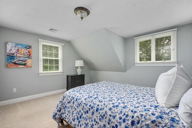 10 Abbey Gate Road, Cotuit, MA 02635
