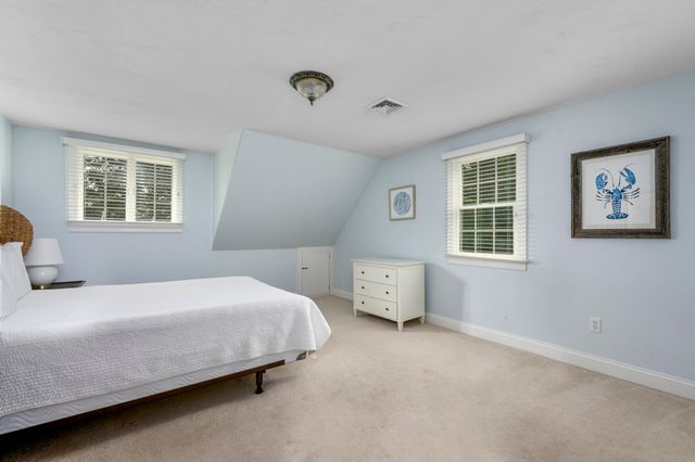 10 Abbey Gate Road, Cotuit, MA 02635