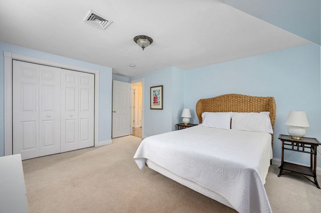 10 Abbey Gate Road, Cotuit, MA 02635