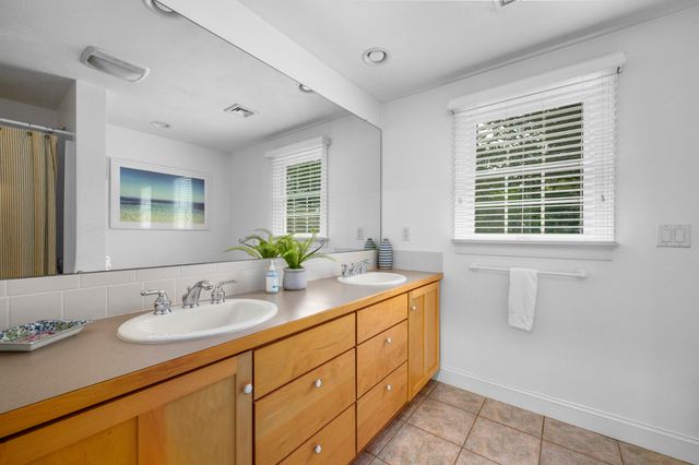 10 Abbey Gate Road, Cotuit, MA 02635