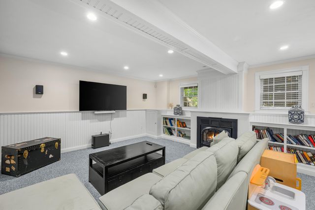 10 Abbey Gate Road, Cotuit, MA 02635