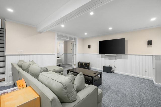 10 Abbey Gate Road, Cotuit, MA 02635