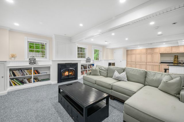 10 Abbey Gate Road, Cotuit, MA 02635
