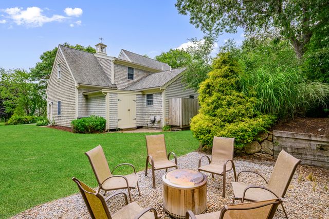 10 Abbey Gate Road, Cotuit, MA 02635