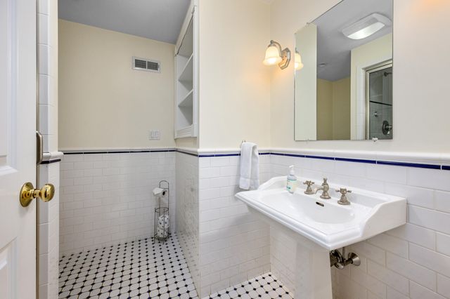 10 Abbey Gate Road, Cotuit, MA 02635
