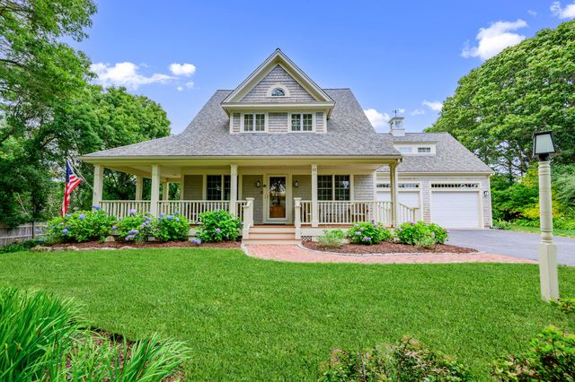 10 Abbey Gate Road, Cotuit, MA 02635