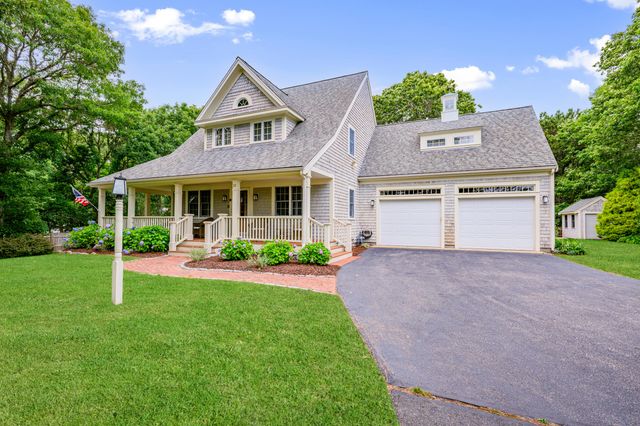 10 Abbey Gate Road, Cotuit, MA 02635