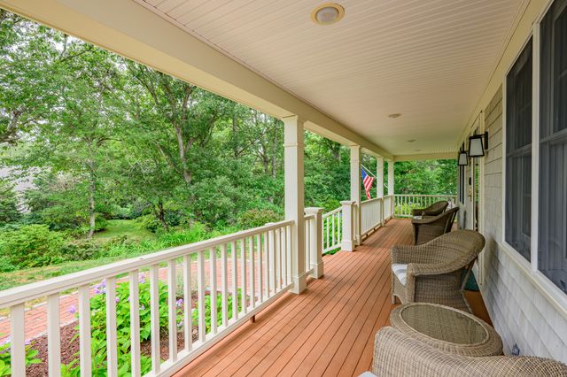 10 Abbey Gate Road, Cotuit, MA 02635