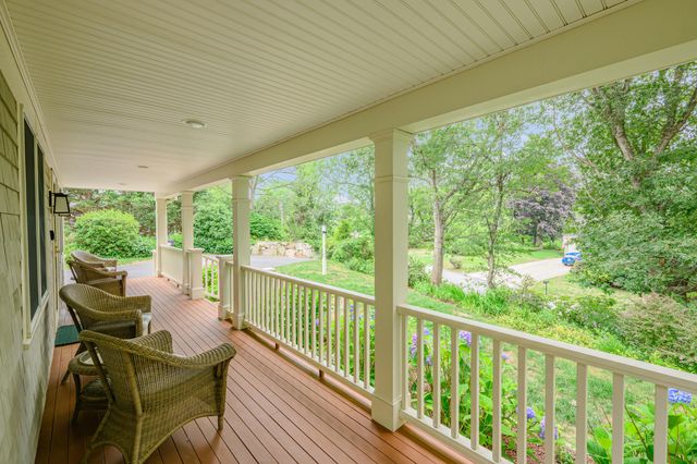 10 Abbey Gate Road, Cotuit, MA 02635