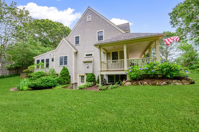 10 Abbey Gate Road, Cotuit, MA 02635