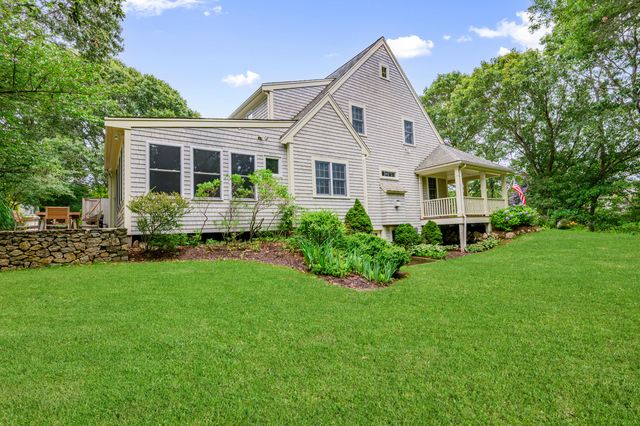 10 Abbey Gate Road, Cotuit, MA 02635