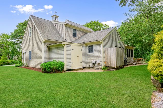 10 Abbey Gate Road, Cotuit, MA 02635