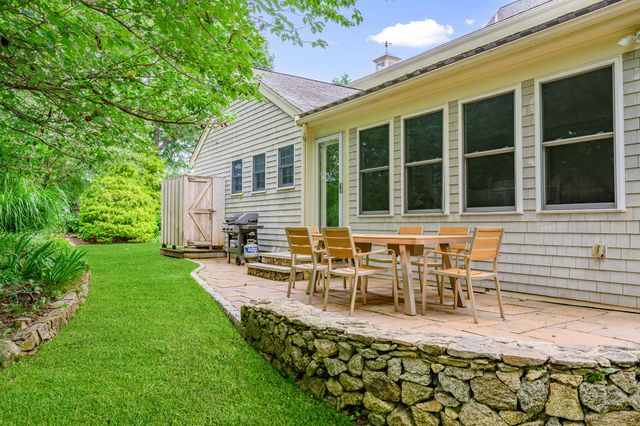 10 Abbey Gate Road, Cotuit, MA 02635