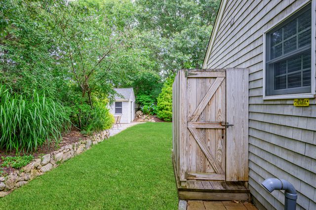 10 Abbey Gate Road, Cotuit, MA 02635