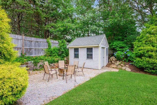 10 Abbey Gate Road, Cotuit, MA 02635