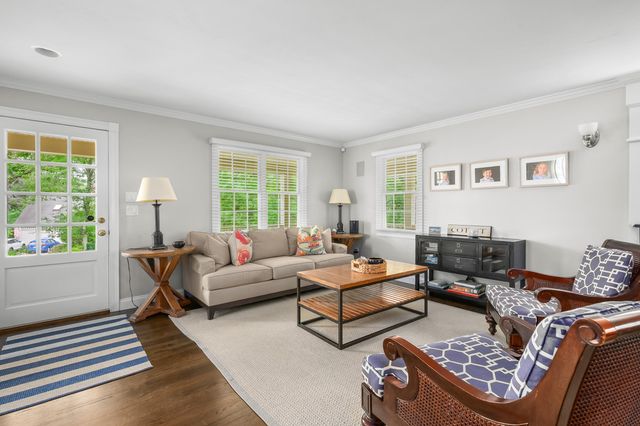 10 Abbey Gate Road, Cotuit, MA 02635