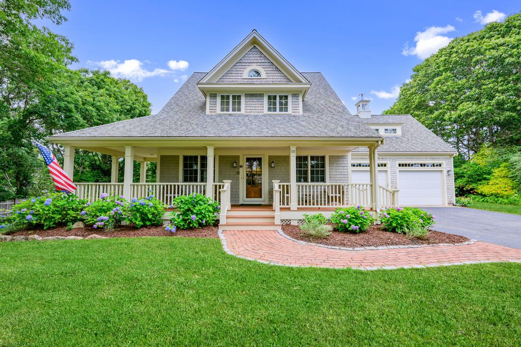 10 Abbey Gate Road, Cotuit, MA 02635