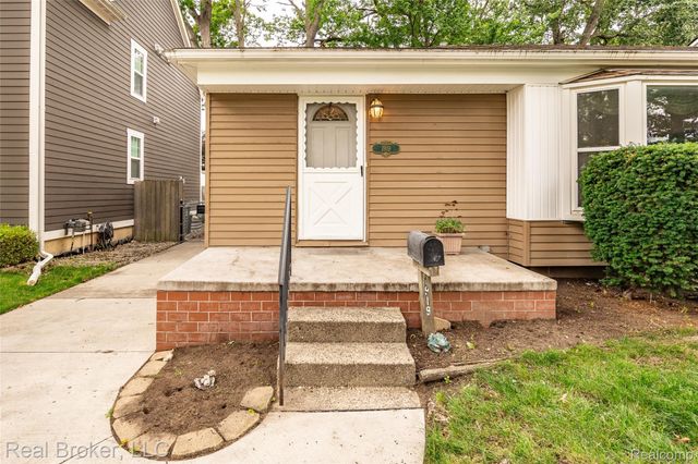 1919 Fern Street, Royal Oak, MI 48073