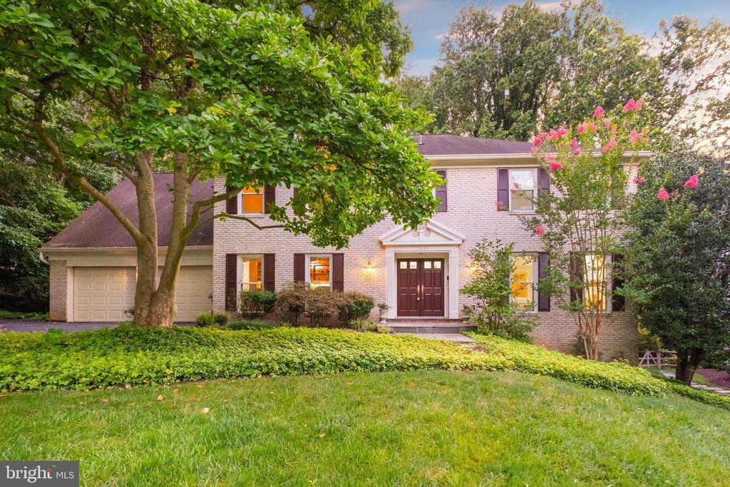 11004 ROUNDTABLE, North Bethesda, MD 20852