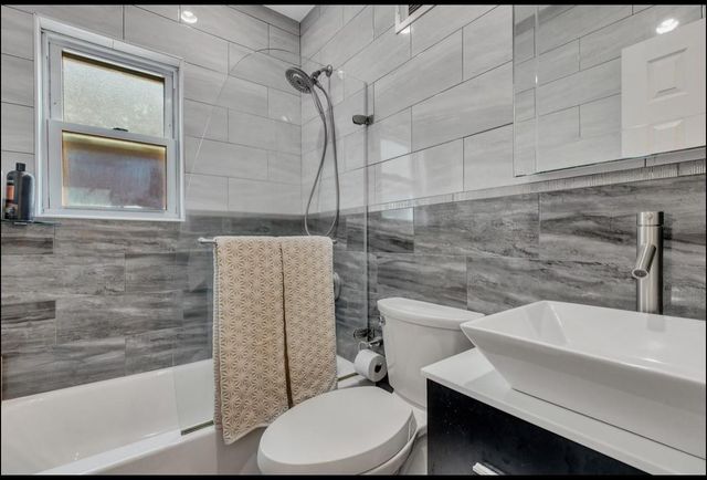 556 N 12 Street, New Hyde Park, NY 11040