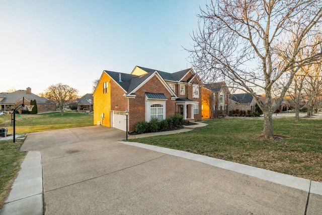 1061 Avery Trace Cir, Hendersonville, TN 37075